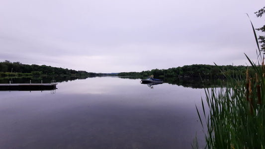 Trouve Le Bateau Au Lac Des Nations De Sherbrooke 4 Juillet 2021 (Vue Q1) 5H35 Cliquez Pour Obtenir