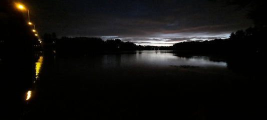 Noir Du 28 Août 2021 5H18 (Vue Souche2) Pont Jacques Cartier De Sherbrooke Et Rivière Magog. Les